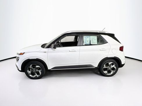 Used 2023 Hyundai Venue Limited FWD image 8