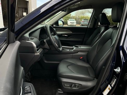 Used 2025 Toyota Grand Highlander FWD image 10