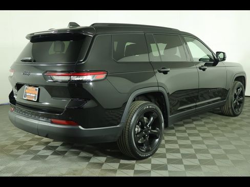 Used 2023 Jeep Grand Cherokee L Laredo image 2