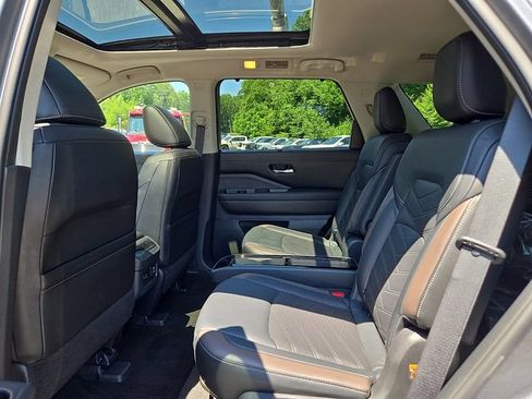 Used 2023 Nissan Pathfinder Platinum AWD/4WD image 20