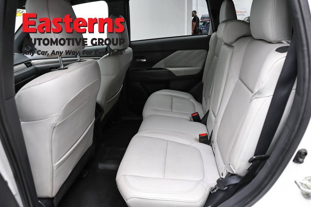 Used 2020 Mitsubishi Outlander SEL AWD/4WD image 22