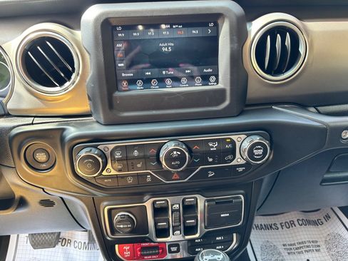 Used 2020 Jeep Wrangler Unlimited Rubicon w/ Cold Weather Group AWD/4WD image 26
