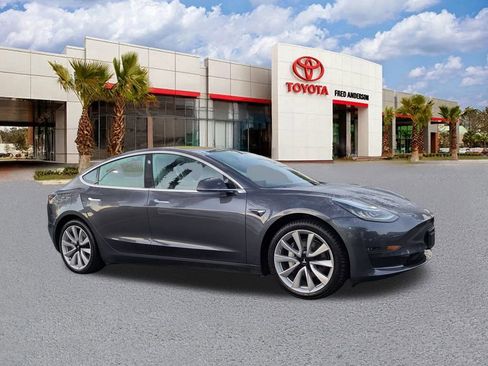 Used 2018 Tesla Model 3 Long Range image 2