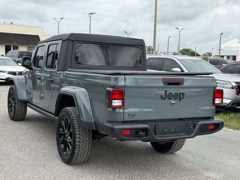 Used 2025 Jeep Gladiator Sport AWD/4WD image 7