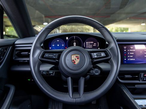 Used 2025 Porsche Macan 4 Electric AWD/4WD image 28