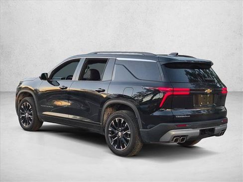 Used 2025 Chevrolet Traverse LT w/ Sun and Wheel Package FWD image 7