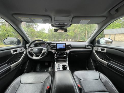 Used 2023 Ford Explorer Limited w/ Equipment Group 301A RWD image 15
