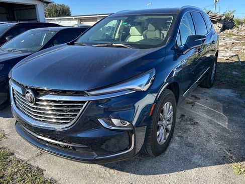 Used 2023 Buick Enclave Essence image 2