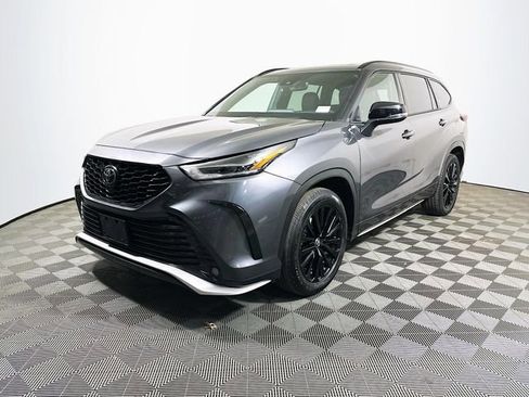 Certified 2025 Toyota Highlander XSE image 4