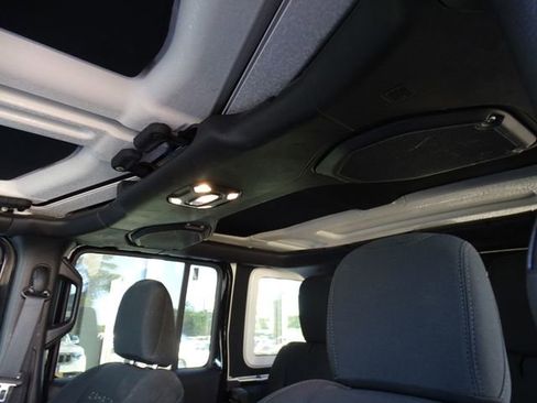 Used 2021 Jeep Wrangler Unlimited Sahara image 23