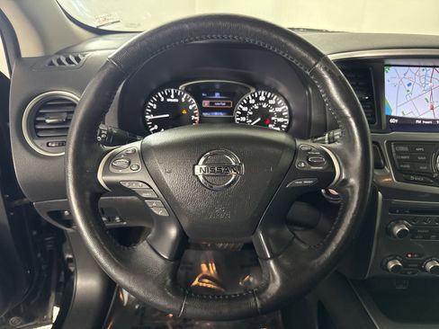 Used 2019 Nissan Pathfinder SL image 18
