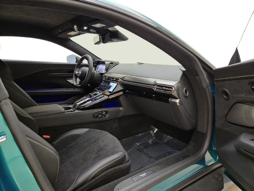 Used 2025 Aston Martin V8 Vantage Coupe RWD image 18