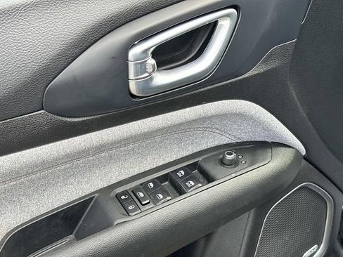 Used 2023 Jeep Compass Latitude w/ Sun and Sound Group image 18