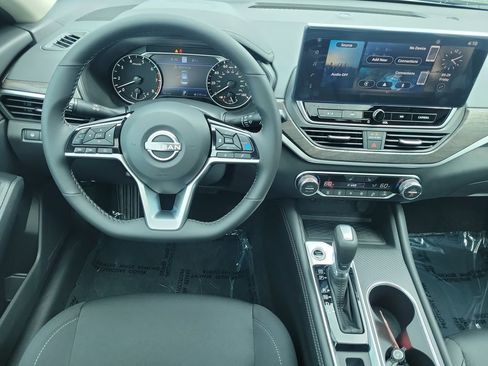 Used 2025 Nissan Altima 2.5 SV w/ SV Premium Package FWD image 18