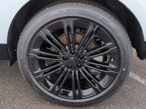 New 2026 Land Rover Range Rover Long Wheelbase SE image 10