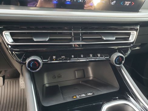 New 2026 Chevrolet Traverse LT w/ Midnight/Sport Edition image 24