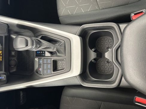 Used 2019 Toyota RAV4 XLE image 18