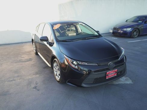 Used 2023 Toyota Corolla LE image 2