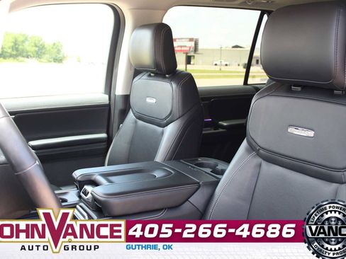 Used 2025 Ford Expedition Platinum AWD/4WD image 25