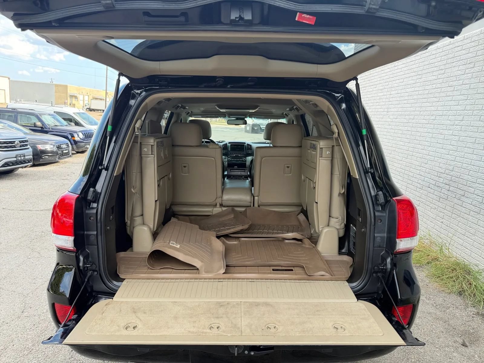 Used 2011 Toyota Land Cruiser w/ Upgrade Pkg AWD/4WD image 18