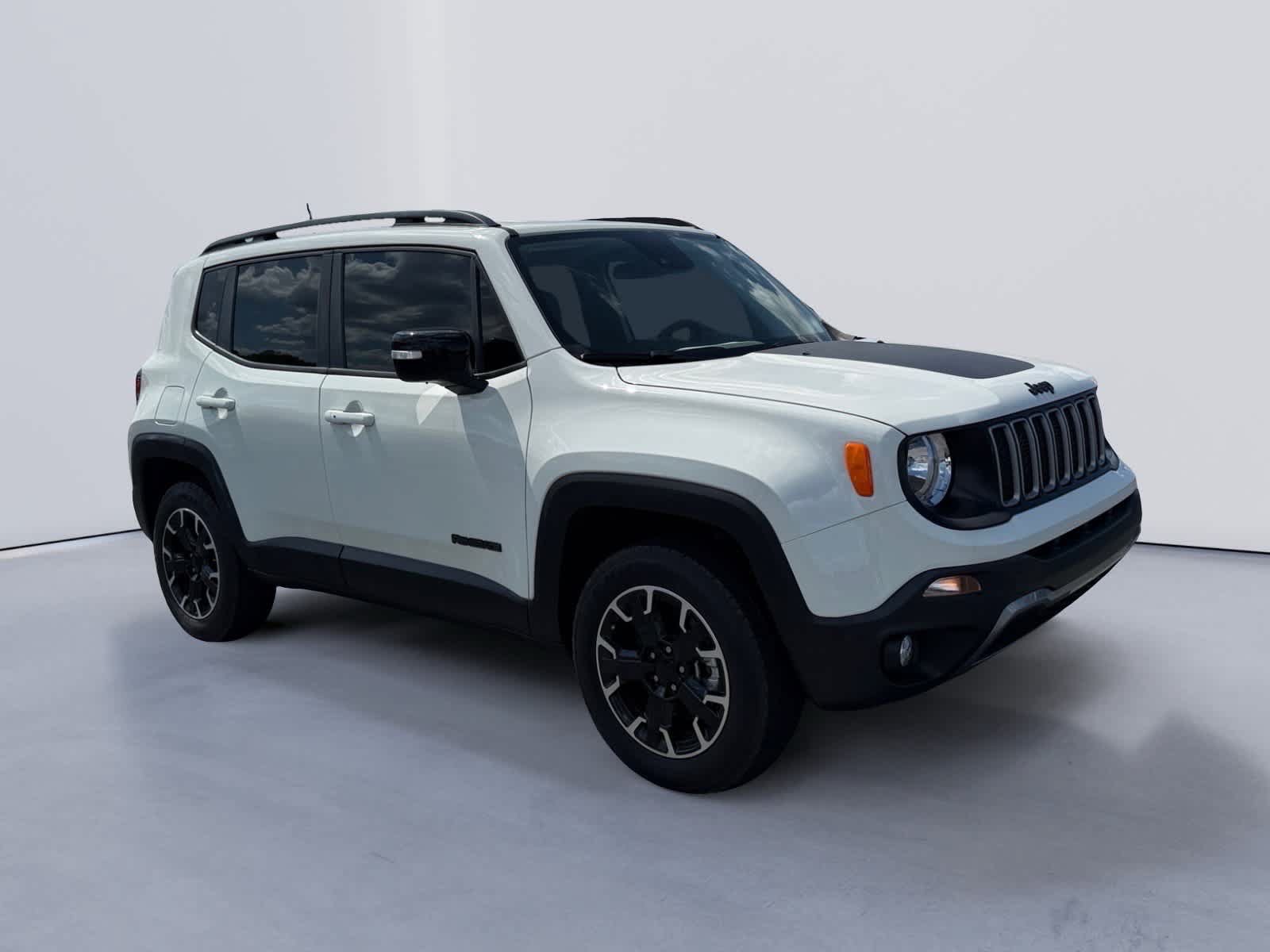 Used 2023 Jeep Renegade Latitude AWD/4WD image 7