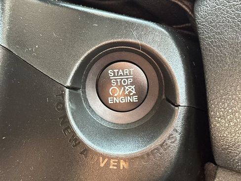 Used 2020 Jeep Renegade Latitude w/ Cold Weather Group AWD/4WD image 34