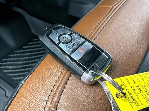 Used 2023 Ford Bronco Outer Banks image 11