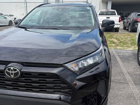 Used 2021 Toyota RAV4 LE FWD image 8