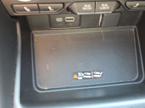 Used 2024 Chevrolet Tahoe Z71 w/ Luxury Package image 17