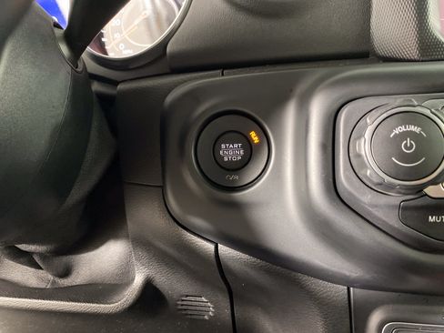 Used 2019 Jeep Wrangler Unlimited Sahara w/ Quick Order Package 24M Moab AWD/4WD image 26