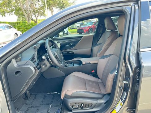 Certified 2025 Lexus ES 350 w/ Technology Package FWD image 12