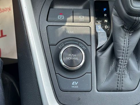 Used 2025 Toyota RAV4 XLE w/ Convenience Package AWD/4WD image 29