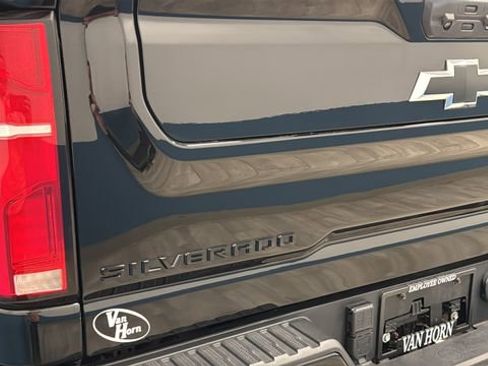 Used 2024 Chevrolet Silverado 2500 LTZ w/ LTZ Plus Package AWD/4WD image 43