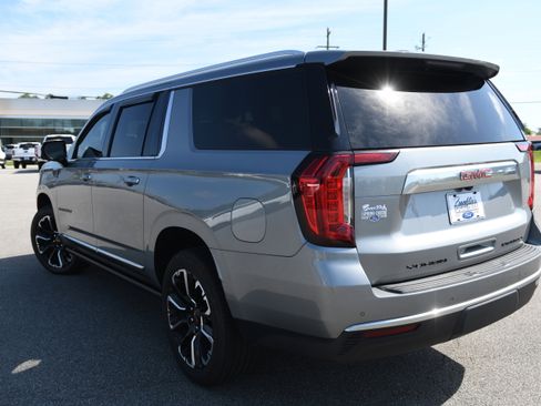Used 2023 GMC Yukon XL Denali w/ LPO, Floor Liner Package AWD/4WD image 7