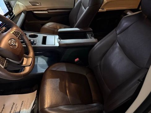 Used 2021 Toyota Sienna Platinum image 22