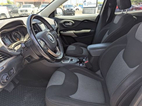 Used 2018 Jeep Cherokee Latitude w/ Cold Weather Group AWD/4WD image 25