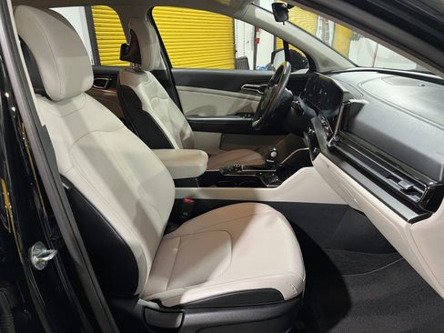 Used 2023 Kia Sportage EX image 16