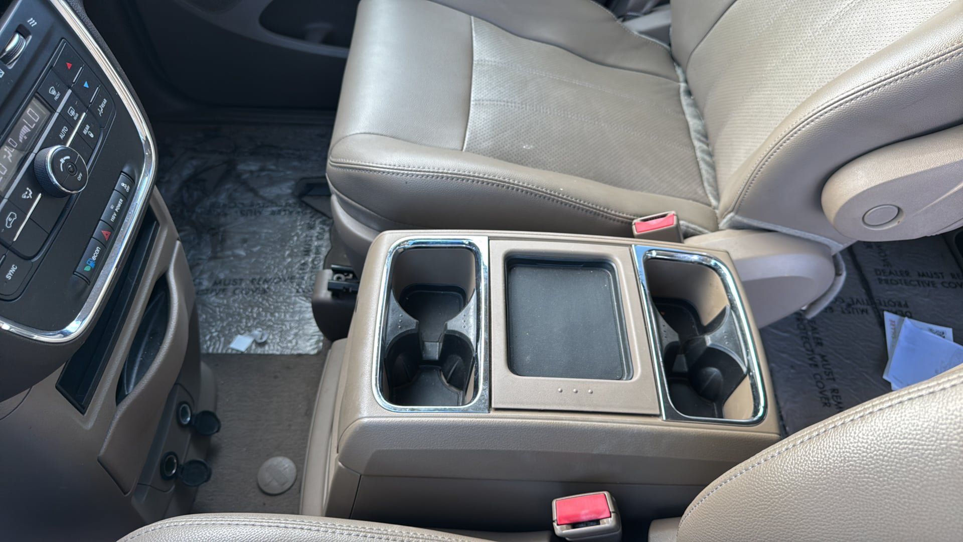 Used 2012 Chrysler Town & Country Touring w/ Entertainment Group #1 FWD image 26