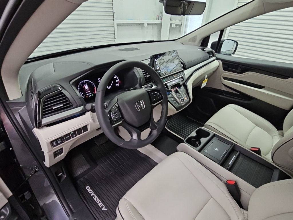 New 2026 Honda Odyssey Touring image 11