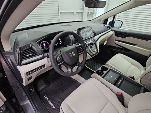 New 2026 Honda Odyssey Touring image 11