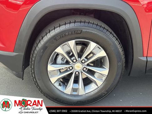 Certified 2025 Chevrolet Equinox LT w/ Convenience Package II AWD/4WD image 11