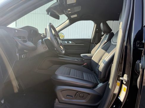 Used 2025 Ford Explorer ST-Line w/ Premium Package AWD/4WD image 5