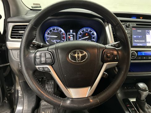 Used 2014 Toyota Highlander Limited AWD/4WD image 19