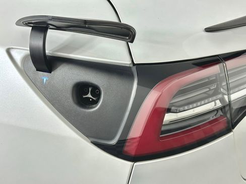 Used 2021 Tesla Model 3 Performance image 34