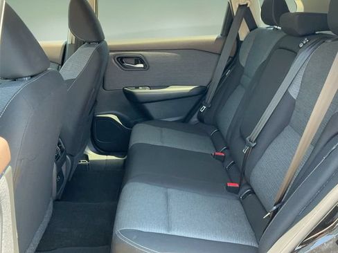 Used 2023 Nissan Rogue SV AWD/4WD image 14