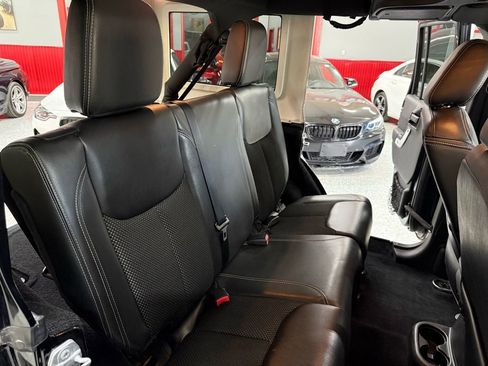 Used 2015 Jeep Wrangler Unlimited Sahara w/ Quic Order Package 23X image 24