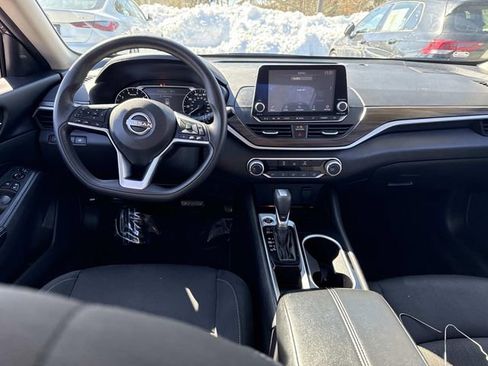 Used 2024 Nissan Altima 2.5 SV image 16