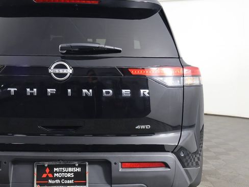 Used 2024 Nissan Pathfinder S image 14