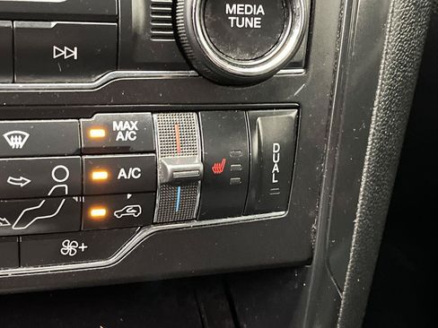 Used 2018 Ford Explorer XLT w/ Equipment Group 202A AWD/4WD image 30