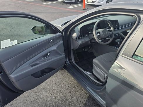 Certified 2025 Hyundai Elantra Sport image 32